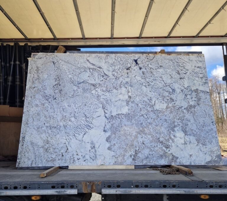 Granit / Kwarcyt Naturalny ALPINUS WHITE 2 cm – Ekskluzywny Slab z Brazylii